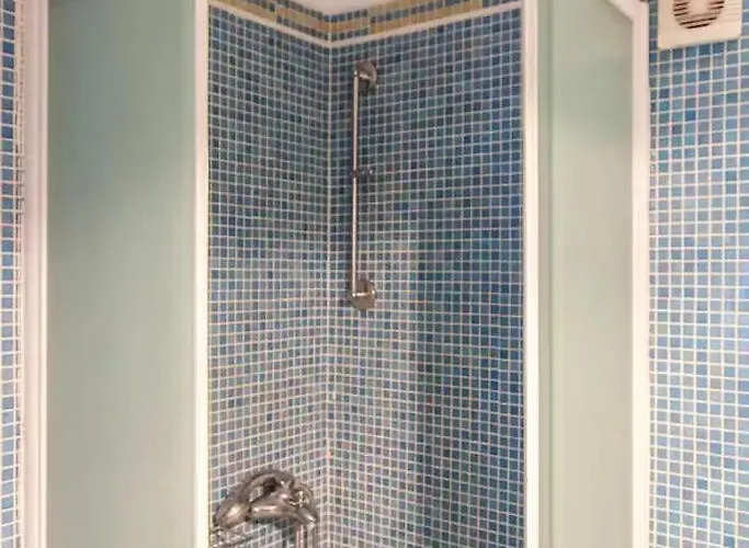 아파트 Anna Athánion